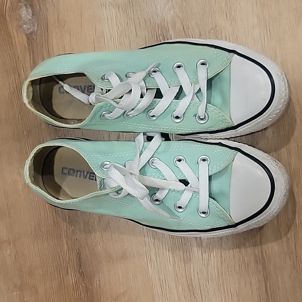 CONVERSE CHUCK TAYLOR ALL STAR SNEAKERS WOMEN'S 6 MEN'S 4